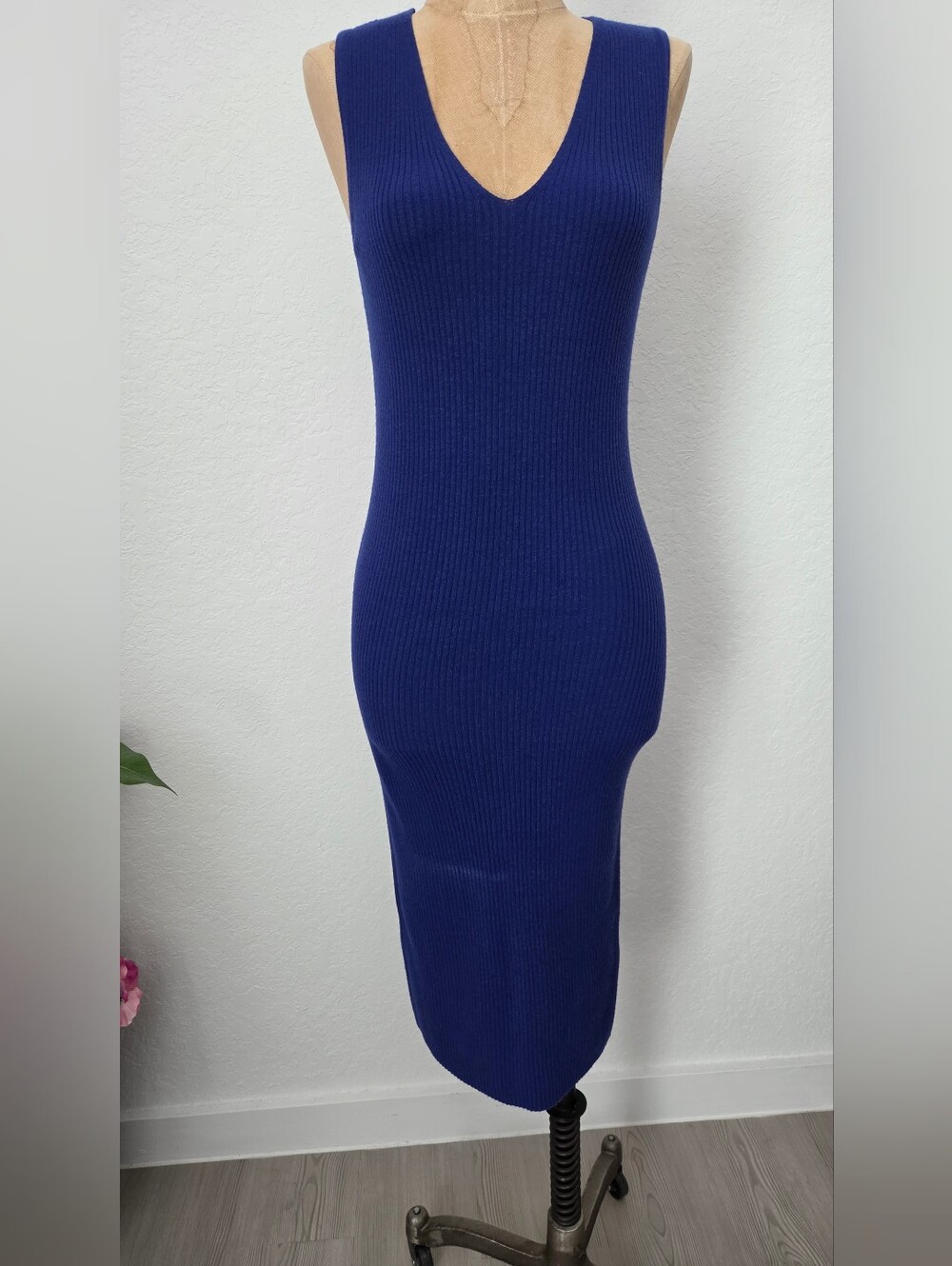 Express Sleeveless Ribbed V-Neck Bodycon Dress in Royal Blue